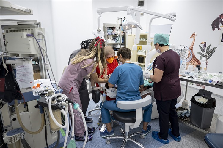 Ankara Tıp'tan yetişkin engellilere diş tedavi hizmeti