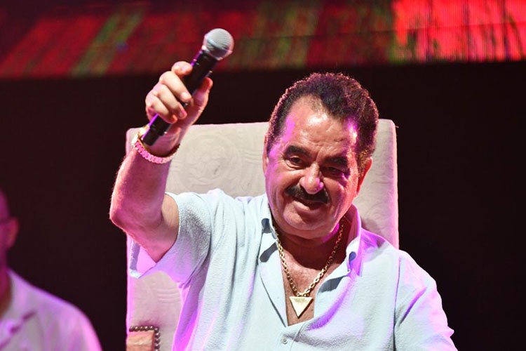 "Siz var oldukça yalnız kalmam"