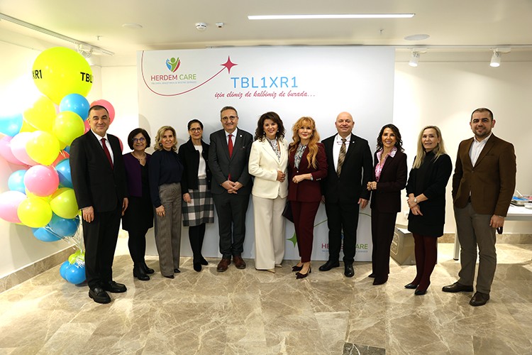 Rengarenk balonlar umut için havalandı