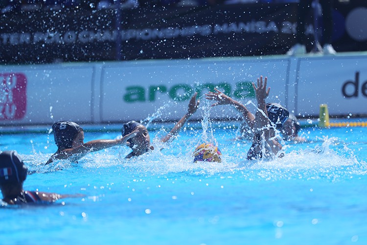 Aroma'nın su sponsorluğunu üstlendiği U16 Kadınlar Sutopu Dünya Şampiyonası'nda altın madalyayı İspanya aldı