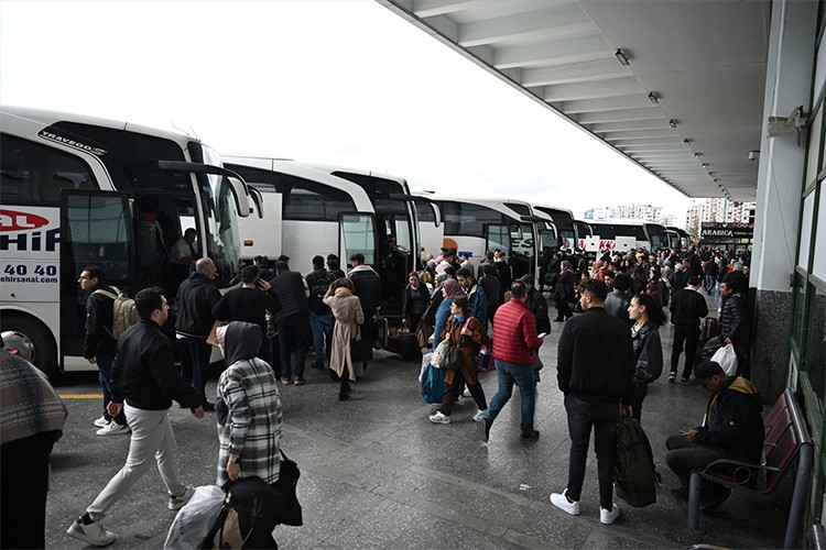 AŞTİ'de bayram tatili dönüşü hareketliliği
