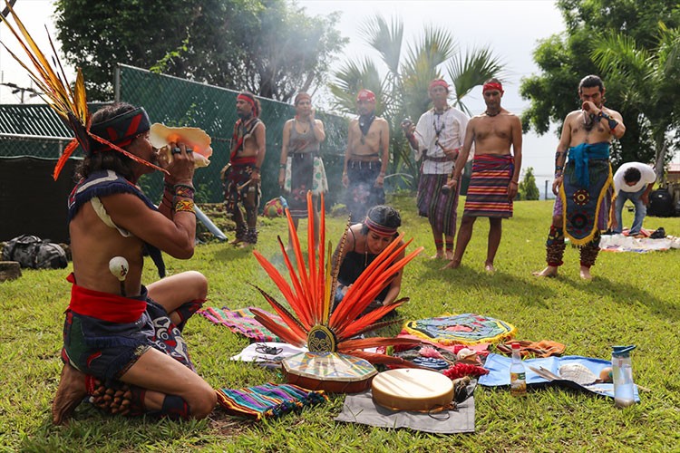 El Salvador'da Dünya Yerli Halklarının Günü kutlamaları