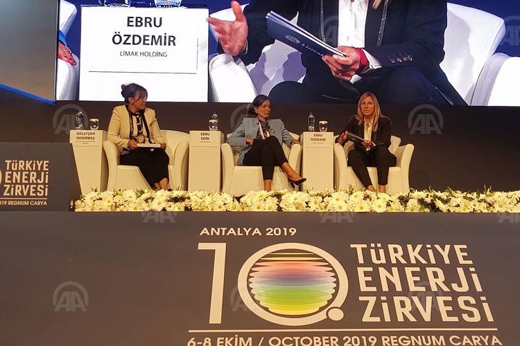 "Kadın yöneticileri artırın"