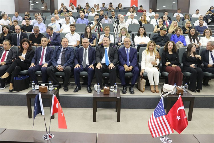 Adana'da ABD'deki yatırım fırsatları anlatıldı