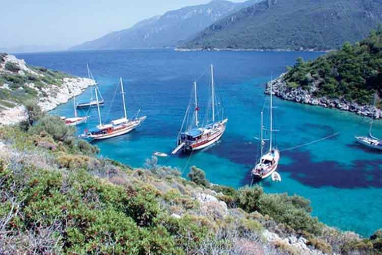 Mavi sularda "izole tatil"e ilgi sürüyor