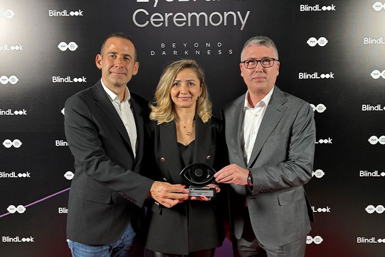 Görme engelli kullanıcılar için erişilebilir olan Teknosa, Eyebrand ödülünü aldı