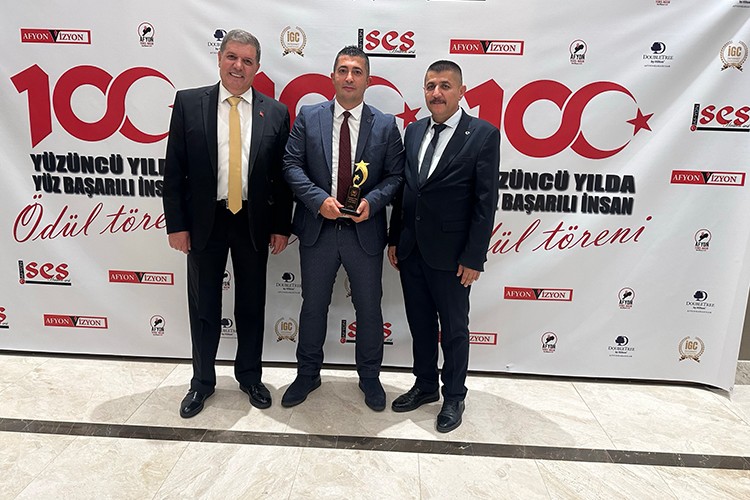 OEDAŞ Afyonkarahisar İl Müdürü Cafer Demir'e büyük onur