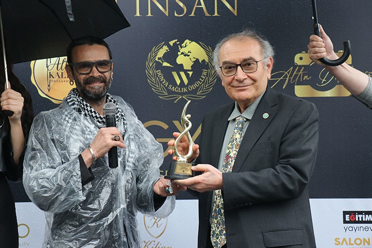 Prof. Dr. Nevzat Tarhan'a