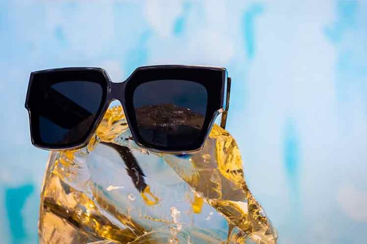 Kombinlerin Zamansız Parçası Kemik Gözlük Modelleri