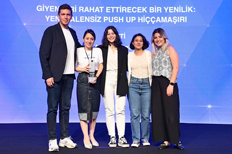 Penti'ye Brandverse Awards'tan Beş Ödül Birden!