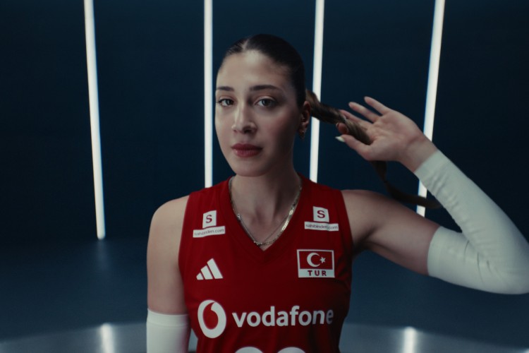 Mercedes-Benz'den Filenin Sultanları'na Kesintisiz Destek
