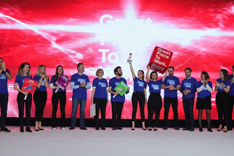 Mikrogrup'a 3 ödül birden