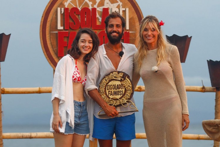 Aras Şenol İtalya'nın Survivor'ı, L'isola dei Famosi 'nin birincisi oldu