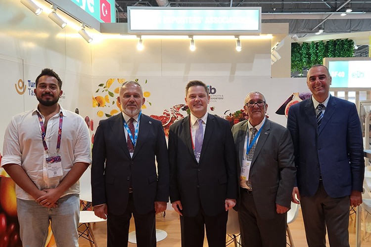 Egeli Yaş Meyve Sebze İhracatçıları Asya Pazarına Odaklandı