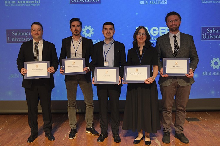 Üniversite'den 5 akademisyen ödüle layık görüldü