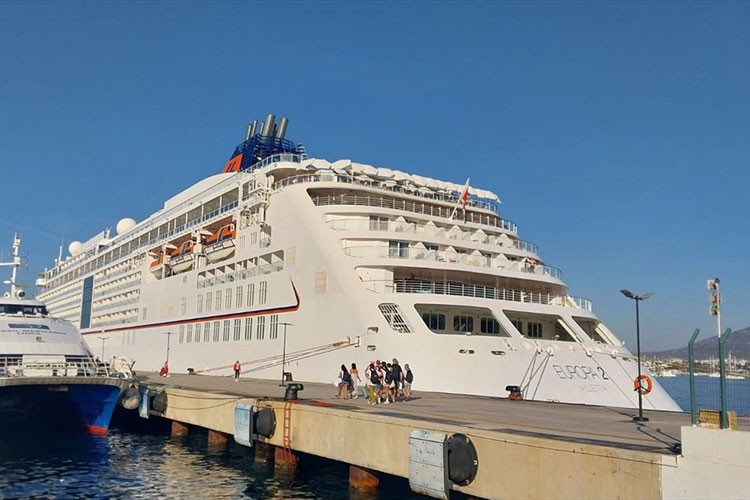 Bodrum'a "Europa 2" kruvaziyeriyle 481 yolcu geldi