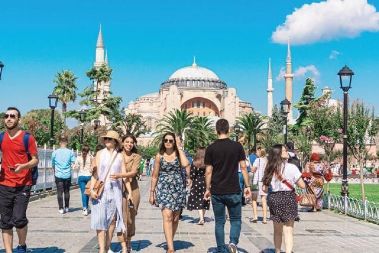 Yılın ilk çeyreğinde 6 milyon yabancı ziyaretçi geldi