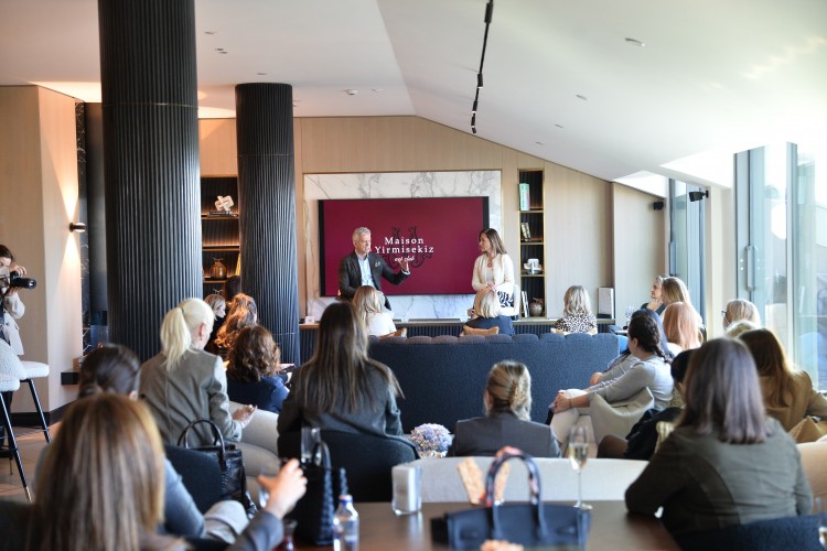 MAISON YİRMİSEKİZ MURAT ATABARUT SÖYLEŞİSİNDE SANAT TUTKUNLARINI BULUŞTURDU