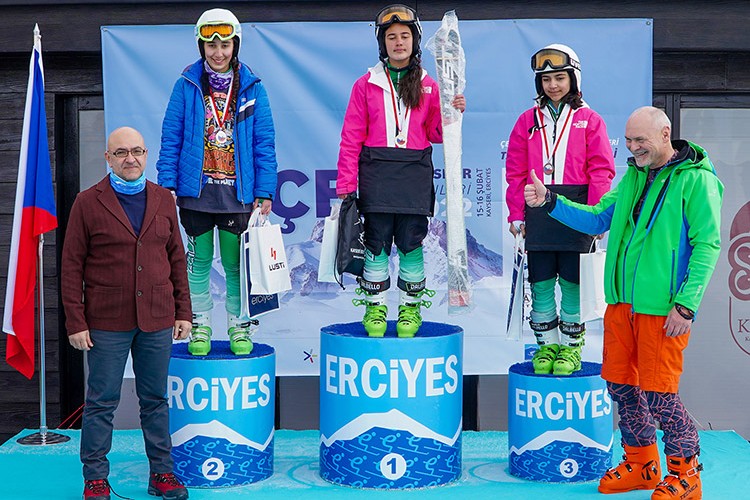 Erciyes Kayak Merkezi'nde, Çek Kış Spor Günleri düzenlendi