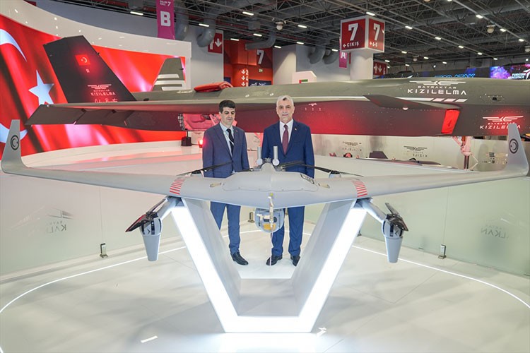 icaret Bakanı Ömer Bolat, IDEF 2025'i gezdi