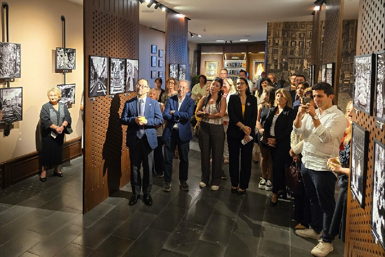 "Japonya'nın Yankıları" sergisi sanatseverlerle buluştu