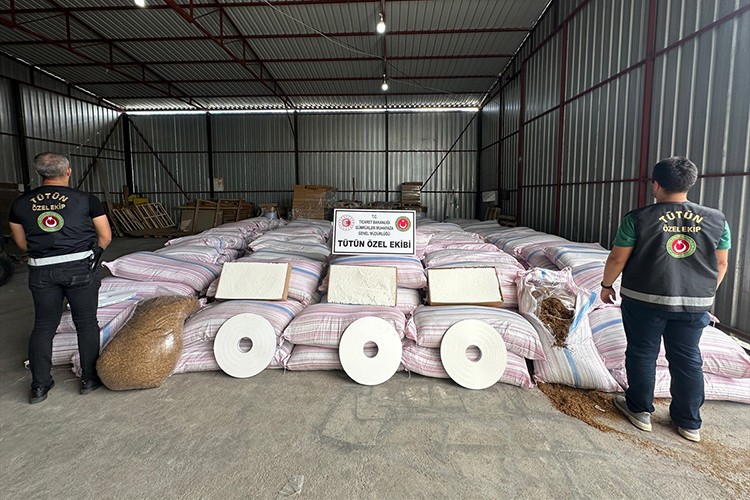 Uyuşturucu ve tütün kaçakçılarına göz açtırılmıyor