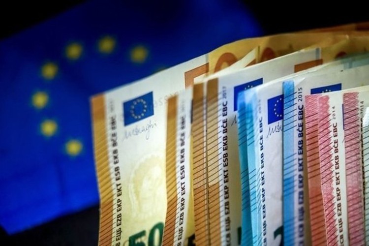 AB ekonomik büyüme beklentisini düşürdü