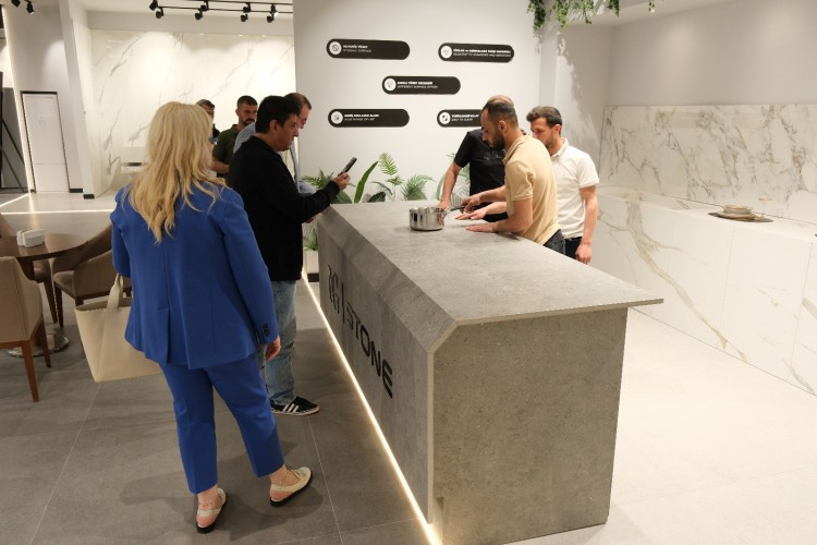 Dünyanın en büyük ebatlı seramiklerinden oluşan NG Stone sektör profesyonelleri ile buluştu