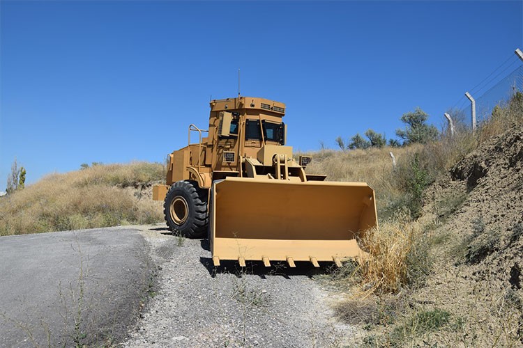 Uzaktan kumandalı zırhlı iş makineleri çok yararlı oluyor