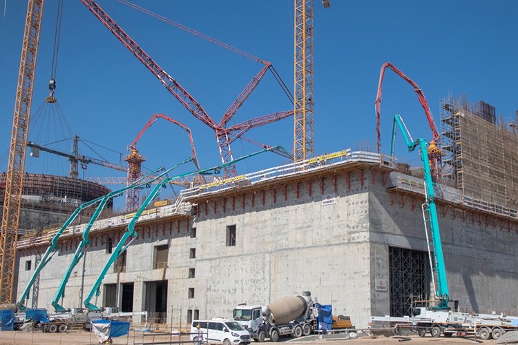 Türbin tesisi temeline beton dökme işlemi tamamlandı