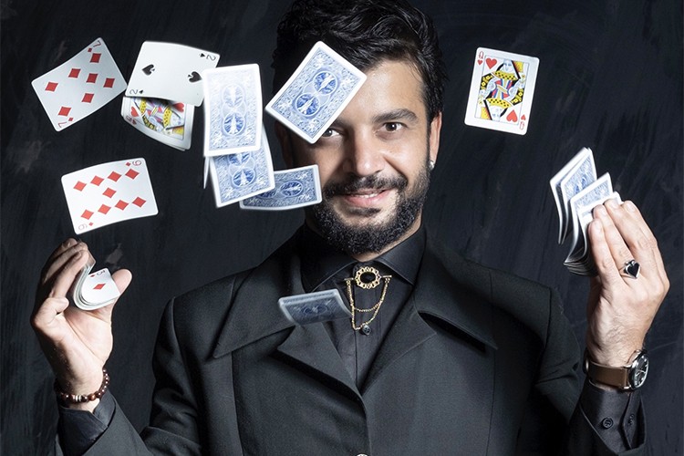 Enver Ertaş'ın şaşırtıcı sihirbazlık gösterisi