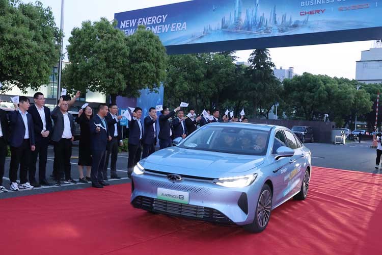 Chery ARRIZO 8 PHEV 1463 Kilometrelik Menziliyle Olduğu Kadar, Yüksek Konforuyla da Sınıfı Geçti!