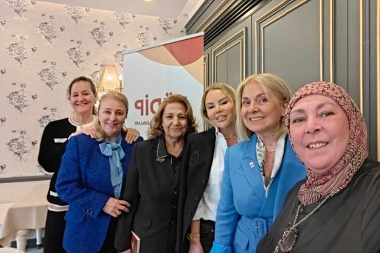 TÜDİP'in nisan buluşmasında Suna Dumankaya rüzgârı