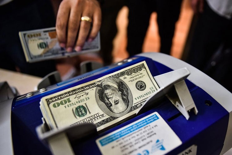 Dolar 13.39'dan başladı