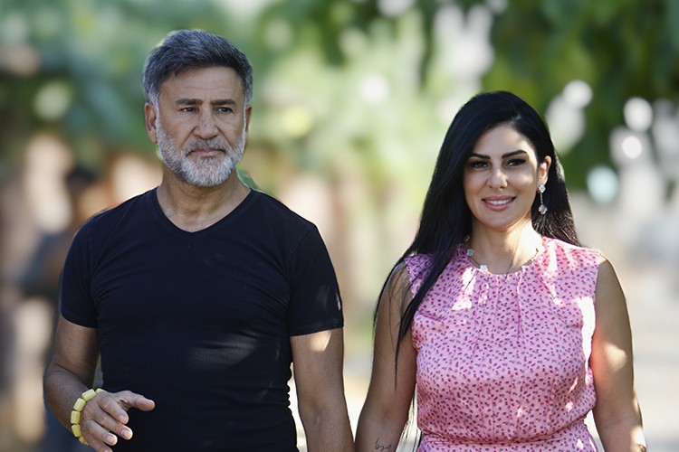 Aşkını koluna kazıttı