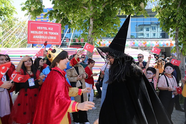 "22. Akdamar Çocuk ve Gençlik Tiyatroları Şenliği" başladı