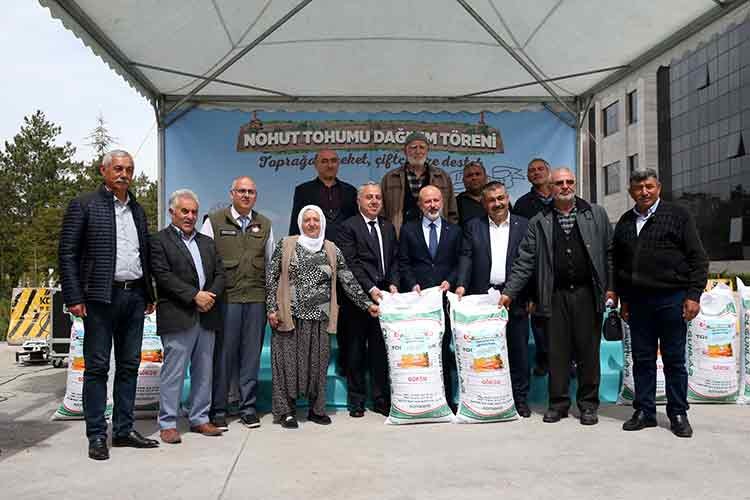 Kayseri'de çiftçilere 15 ton nohut tohumu dağıtıldı