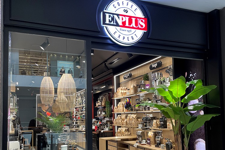 Yepyeni kahve konseptli mağazası Ankara'da açıldı