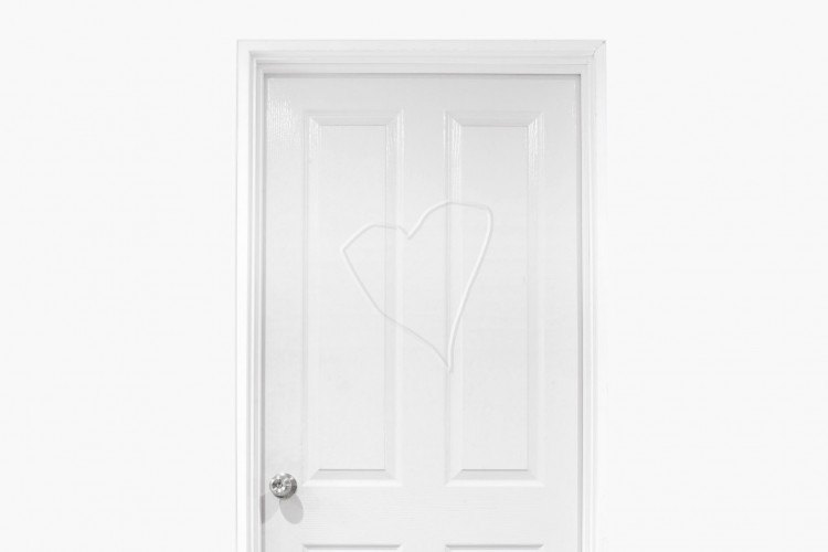 Murat Uyurkulak'ın ilk öykü kitabı Bazuka, Can Yayınları etiketiyle yeniden okurla buluşuyor