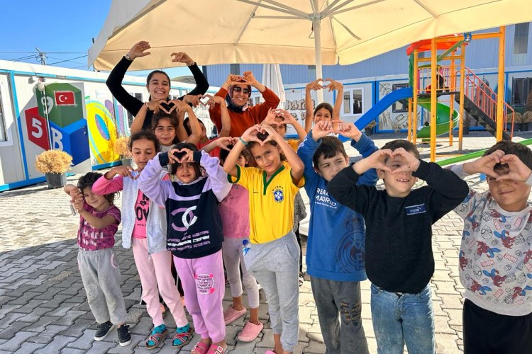 Uludağ Enerji depremin yıl dönümünde Hatay'da umut ışığı olmaya devam ediyor