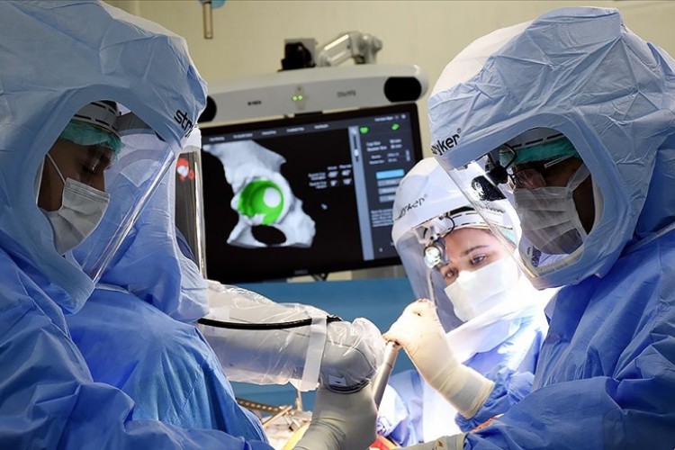 Operasyonlarda robotik cerrahi
