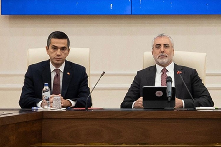 Asgari ücret 2025 yılı için net 22 bin 104 lira olarak belirlendi