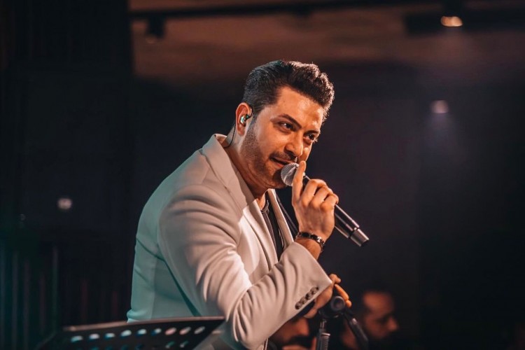 Sahnede iki kutlama birden