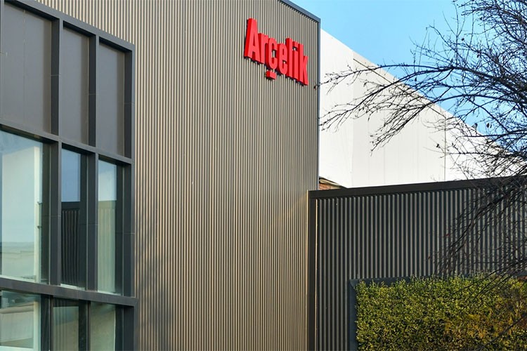 Koç Holding Polonya'daki Arçelik fabrikasını kapatıyor