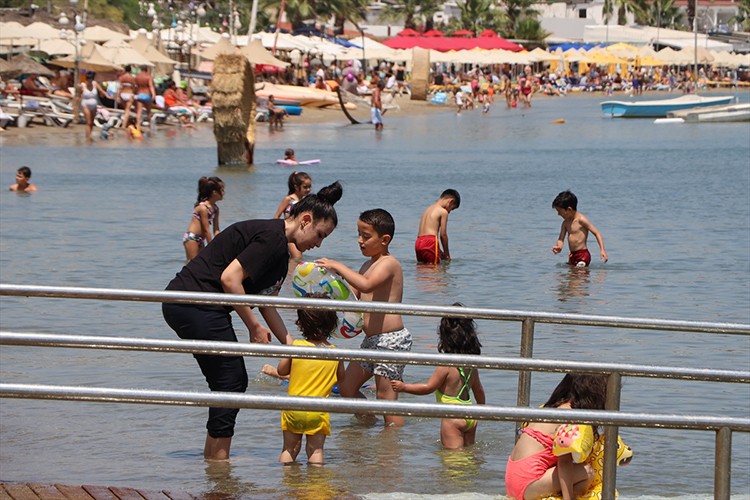 Bodrum ve Kemer sahillerindeki hareketlilik sürüyor