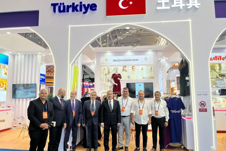 Türk ihracatçılar İpek Yolu'nun Batı'ya açılan kapısı Urumçi'de yeni işbirliklerine imza attı