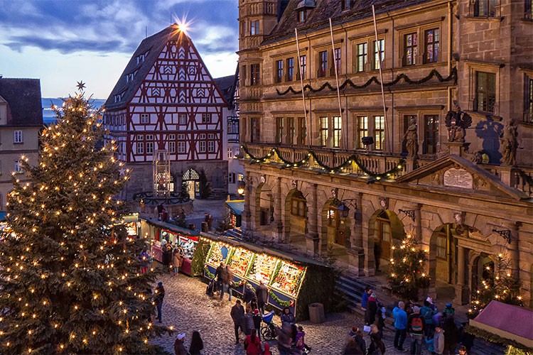 Tauber Nehri'nin üstündeki kırmızı kale