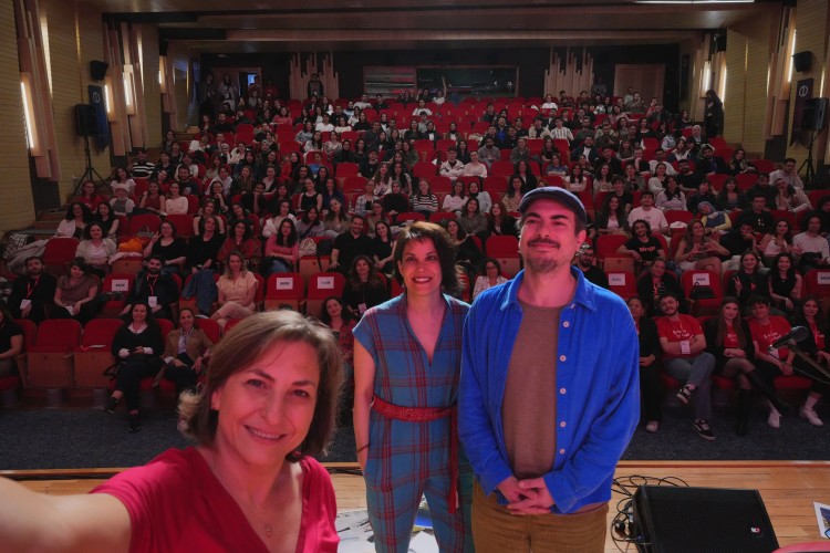 Akbank ve Gençlerle Birlikte İyilik için Harekete Geçti