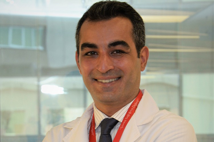 Çocukları Aşırı Sıcaklarda Güneşin Zararlarından Koruyun