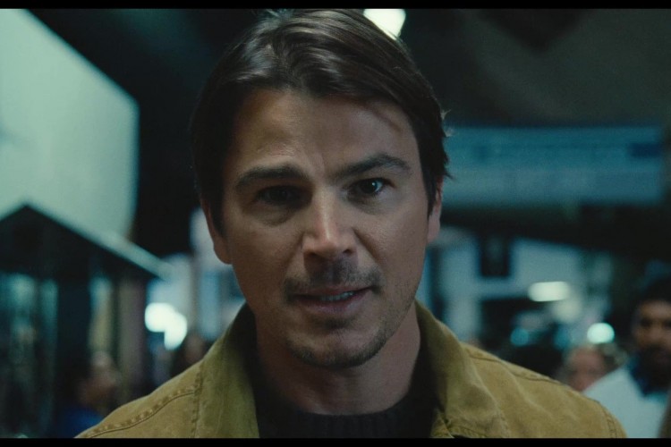 M. Night Shyamalan imzalı